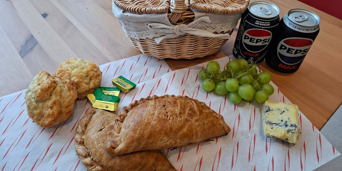 POP IN CAFE - (1)